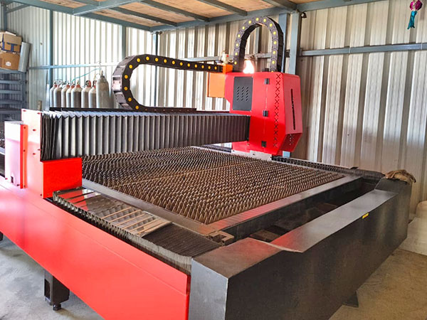 1.5 kW Fiber Laser Cutting Machine